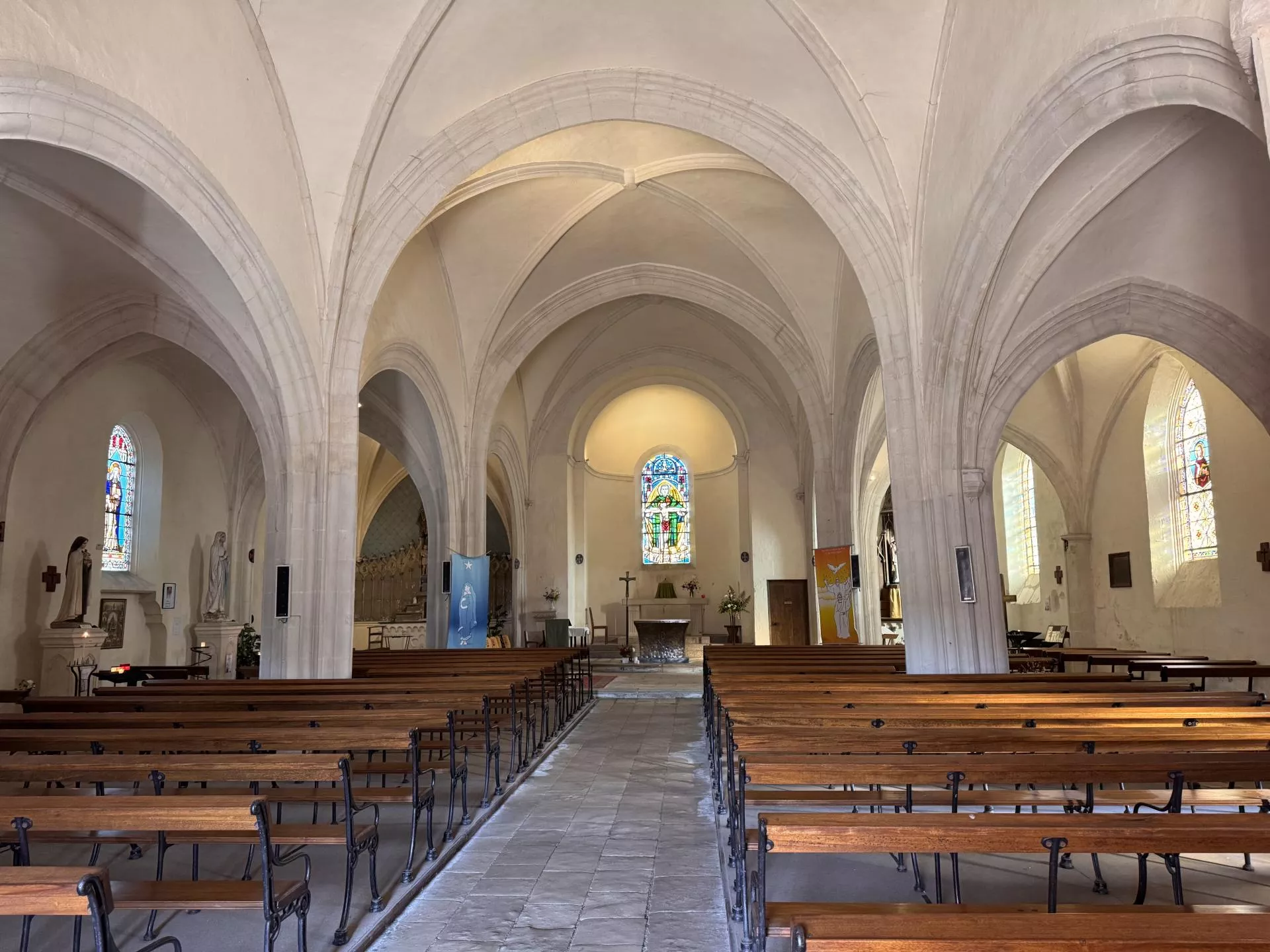 interieur d'eglise
